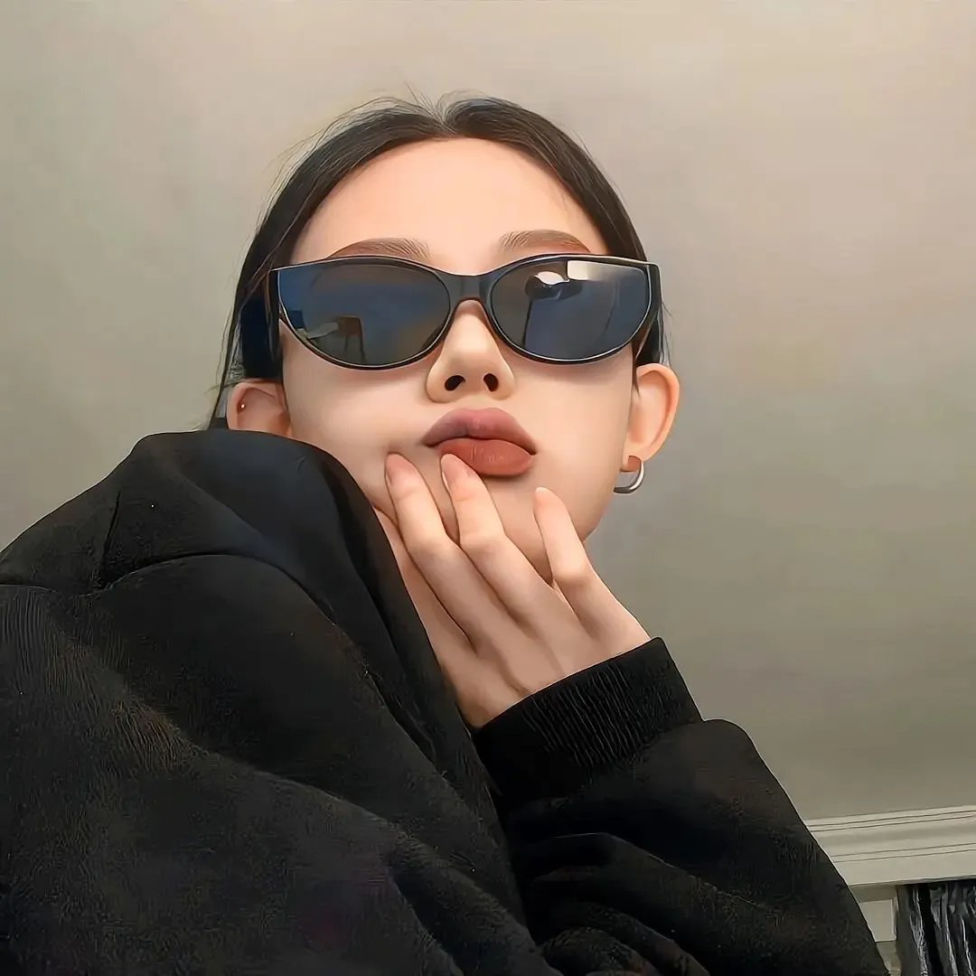 鲨皮男与蜜桃女